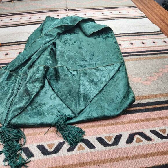 Dresser Scarf Table Runner Jacquard Tassels Emerald Green Poinsetta Print Christ - Picture 4 of 4